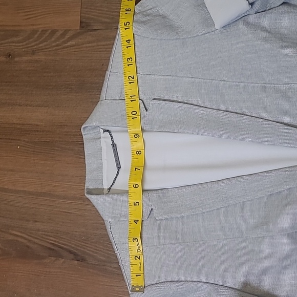Elie Tahari‎ Light Gray Textured Blazer for women  used  exelent  condition. - Picture 7 of 13